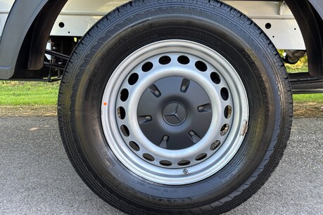 Mercedes-Benz Sprinter 315 CDI Progressive Dropside Truck 31