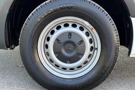 Mercedes-Benz Sprinter 315 CDI Progressive Dropside Truck 34