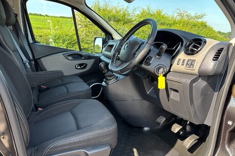 Renault Trafic SL27 Sport Nav 120 ps Panel Van - No VAT 19
