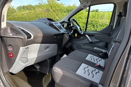 Ford Transit Custom 270 L1 Limited 170 ps Panel Van - Sat Nav / Rear Camera 19