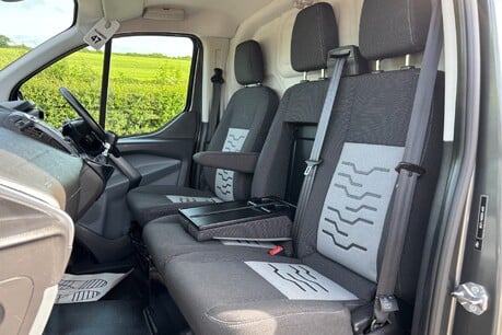 Ford Transit Custom 270 L1 Limited 170 ps Panel Van - Sat Nav / Rear Camera 32