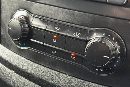 Mercedes-Benz Vito 2.0 114 9g-Tronic Progressive L2 Panel Van - Air Con 21