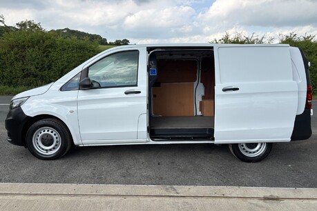 Mercedes-Benz Vito 2.0 114 9g-Tronic Progressive L2 Panel Van - Air Con 9