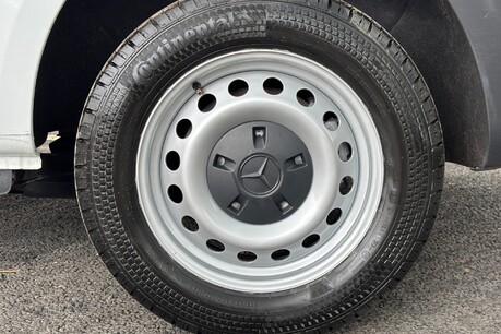 Mercedes-Benz Vito 2.0 114 9g-Tronic Progressive L2 Panel Van - Air Con 37