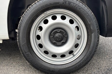 Vauxhall Combo L2H1 2300 Dynamic 100hp Cdti Panel Van - Air Con 33