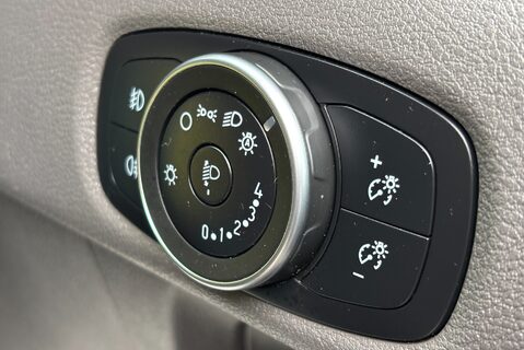 Ford Transit Custom 320 L1 Limited 170 ps Selectshift DCIV - Sat Nav / Adaptive Cruise 46