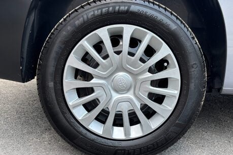 Toyota Proace City L1 Icon 100 Panel Van - Twin Side Loading Doors 36