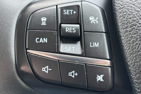 Ford Transit Custom 320 L2 H1 170 ps Limited DCIV Selectshift Auto 25