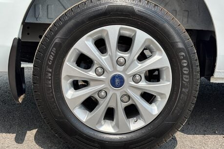 Ford Transit Custom 320 L2 H1 170 ps Limited DCIV Selectshift Auto 39