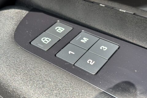 Land Rover Discovery D300 SE MHEV Auto 4WD Euro 6 SUV (300ps) 30