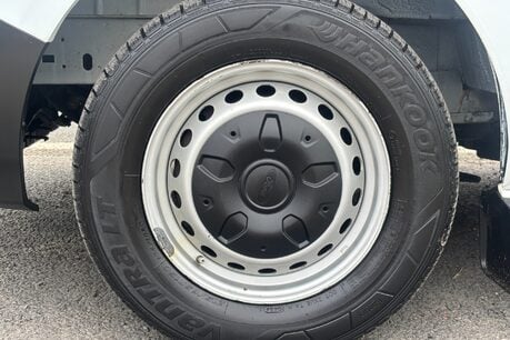 Ford Transit Custom 280 L1 Base Panel Van with Air Con & Twin Side Doors 37