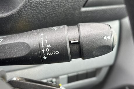 Vauxhall Vivaro L2H1 3100 120 ps Dynamic Panel Van - Security Locks - No VAT 37