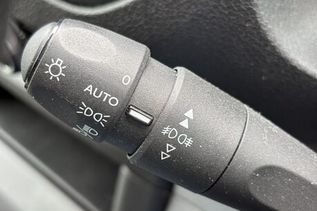 Vauxhall Vivaro L2H1 3100 120 ps Dynamic Panel Van - Security Locks - No VAT 36