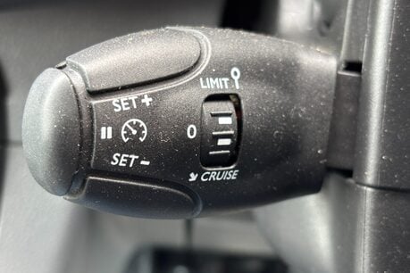 Vauxhall Vivaro L2H1 3100 120 ps Dynamic Panel Van - Security Locks - No VAT 24