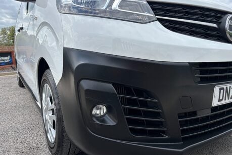 Vauxhall Vivaro L2H1 3100 120 ps Dynamic Panel Van - Security Locks - No VAT 27