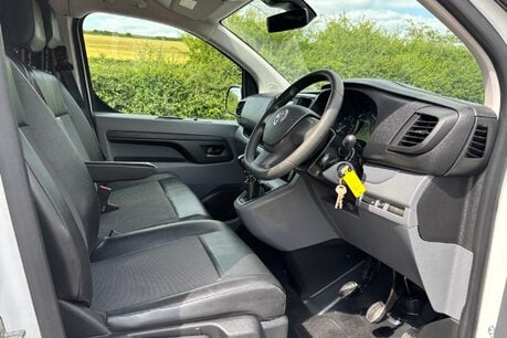 Vauxhall Vivaro L2H1 3100 120 ps Dynamic Panel Van - Security Locks - No VAT 21