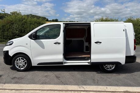 Vauxhall Vivaro L2H1 3100 120 ps Dynamic Panel Van - Security Locks - No VAT 9