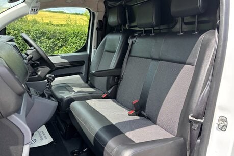 Vauxhall Vivaro L2H1 3100 120 ps Dynamic Panel Van - Security Locks - No VAT 32