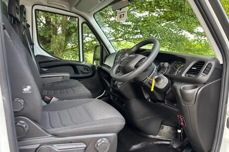 Iveco Daily 3.0D 35C16HB Hi-Matic Luton with Large Tail Lift 17