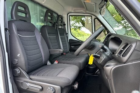Iveco Daily 3.0D 35C16HB Hi-Matic Luton with Large Tail Lift 28