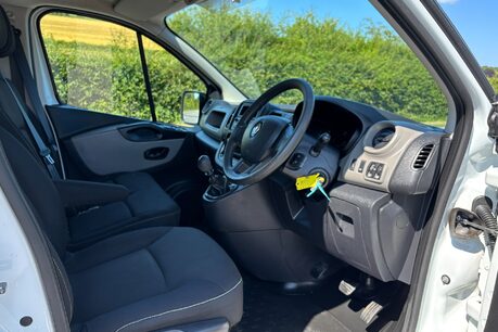 Renault Trafic SL29 Business dCi Panel Van - Low Mileage 18
