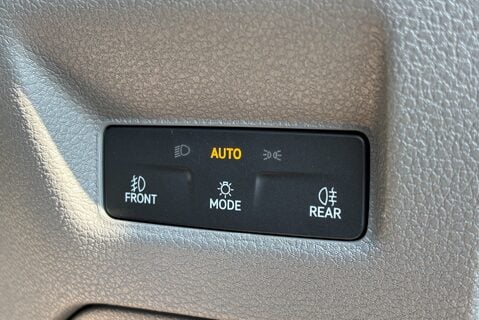 MAN TGE 3.180 4Motion Standard Lr DCIV - DSG Auto - 6 Seats 48