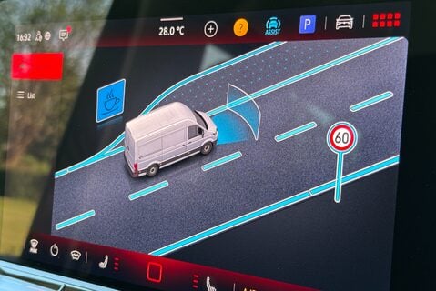 MAN TGE 3.180 4Motion Standard Lr DCIV - DSG Auto - 6 Seats 40