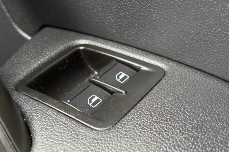 Volkswagen Caddy Maxi C20 Tdi Kombi with Air Con & Sat Nav 44