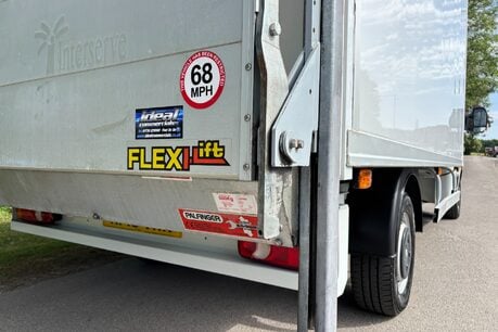 Renault Master LL35 Business 125 ps dCi Luton with Tail Lift 23