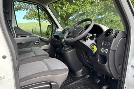 Renault Master LL35 Business 125 ps dCi Luton with Tail Lift 16