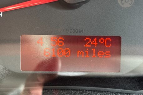 Renault Master LL35 Business 125 ps dCi Luton with Tail Lift 38
