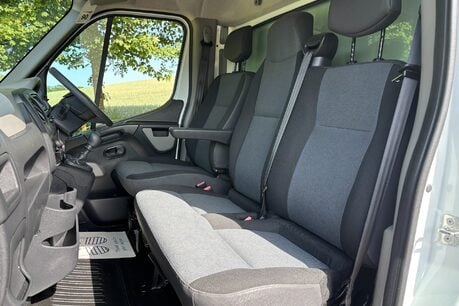 Renault Master LL35 Business 125 ps dCi Luton with Tail Lift 26
