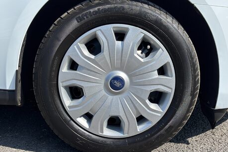 Ford Transit Connect 240 L1 120 ps Trend Panel Van with Air Con / Sat Nav 35