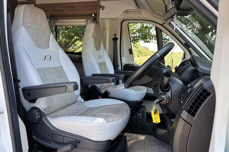 Bailey Advance 76-2T 130 ps 4 Berth Motorhome 37
