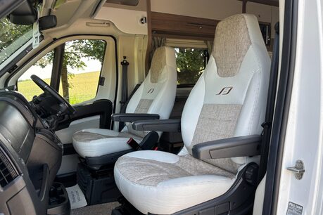 Bailey Advance 76-2T 130 ps 4 Berth Motorhome 36