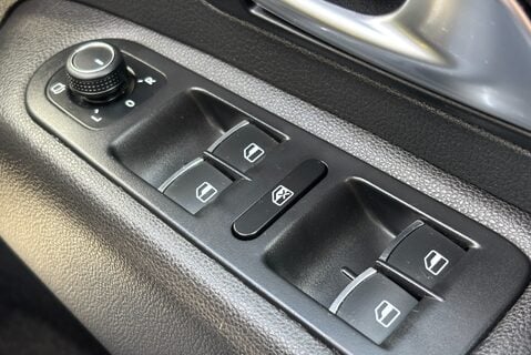 Volkswagen Amarok DC V6 258 ps Tdi Highline 4Motion 36