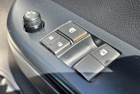 Toyota Hilux Active 4WD Ecb Arborous Tipper Truck - New Body 35