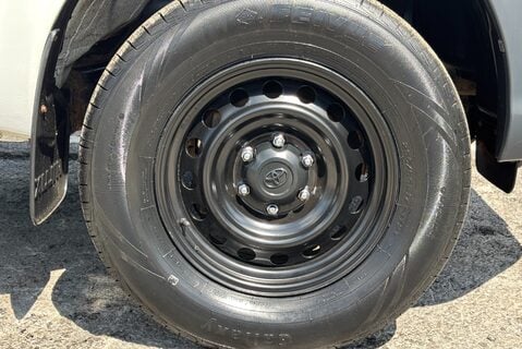 Toyota Hilux Active 4WD Ecb Arborous Tipper Truck - New Body 26