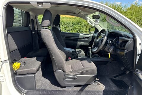 Toyota Hilux Active 4WD Ecb Arborous Tipper Truck - New Body 4