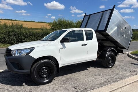 Toyota Hilux Active 4WD Ecb Arborous Tipper Truck - New Body 1