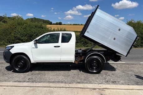 Toyota Hilux Active 4WD Ecb Arborous Tipper Truck - New Body 8