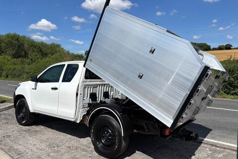 Toyota Hilux Active 4WD Ecb Arborous Tipper Truck - New Body 6