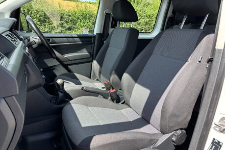 Volkswagen Caddy Maxi C20 Tdi Kombi with Air Con & Sat Nav 31
