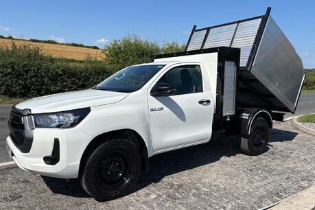 Toyota Hilux Active 4WD D-4D S/C Arbor Toolbox Tipper 1