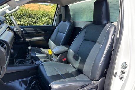 Toyota Hilux Active 4WD D-4D S/C Arbor Toolbox Tipper 26