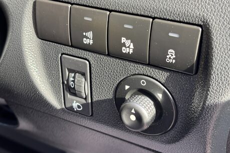 Peugeot Partner 100 ps BlueHDi Professional L1 Panel Van - Sat Nav 41