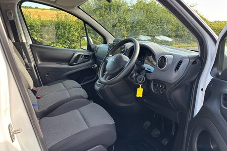 Peugeot Partner 100 ps BlueHDi Professional L1 Panel Van - Sat Nav 19