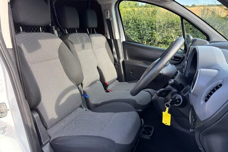 Peugeot Partner 100 ps BlueHDi Professional L1 Panel Van - Sat Nav 30