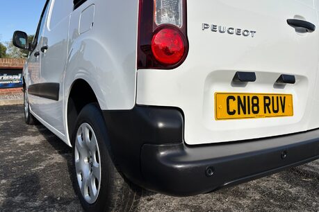Peugeot Partner 100 ps BlueHDi Professional L1 Panel Van - Sat Nav 27