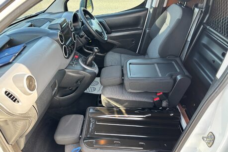 Peugeot Partner 100 ps BlueHDi Professional L1 Panel Van - Sat Nav 18